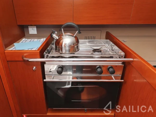 Oceanis 35.1 - Yacht Charter Sailica