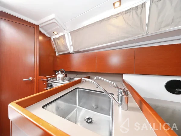 Oceanis 35.1 - Yacht Charter Sailica