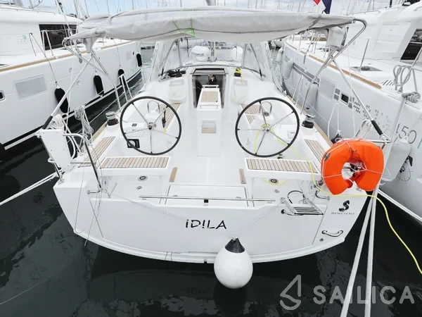 Oceanis 35.1 - Yacht Charter Sailica