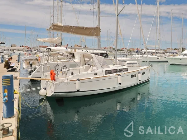 Oceanis 35.1 - Yacht Charter Sailica