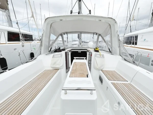 Oceanis 35.1 - Yacht Charter Sailica
