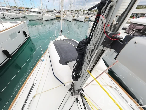 Oceanis 35.1 - Yacht Charter Sailica