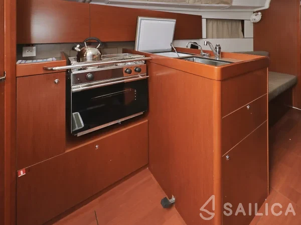 Oceanis 35.1 - Yacht Charter Sailica