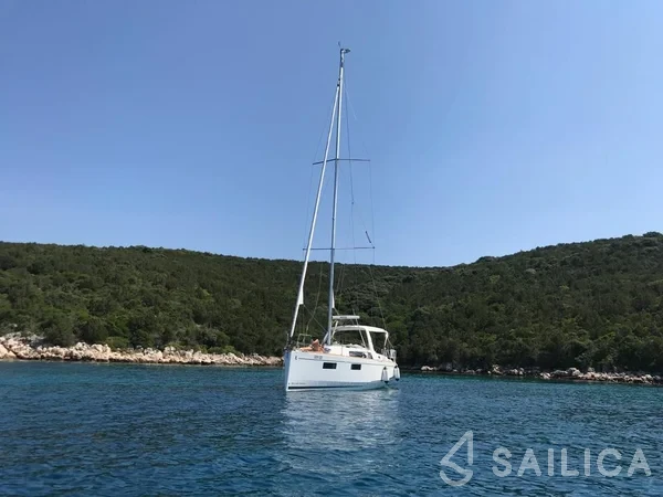 Oceanis 35.1 - Yacht Charter Sailica