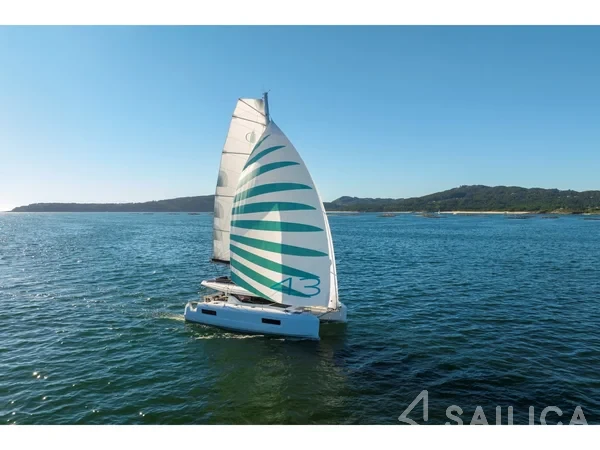 Lagoon 43 Power - Yacht Charter Sailica