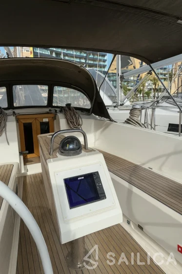 Bavaria 41 Cruiser - Yacht Charter Sailica
