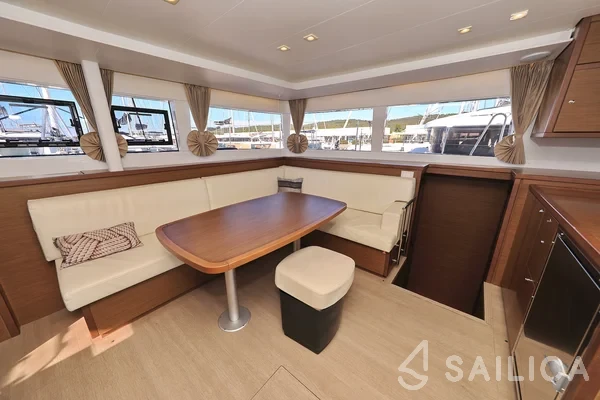 Lagoon 450  Flybridge - Yacht Charter Sailica