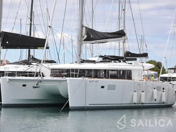 Lagoon 450  Flybridge - Yacht Charter Sailica