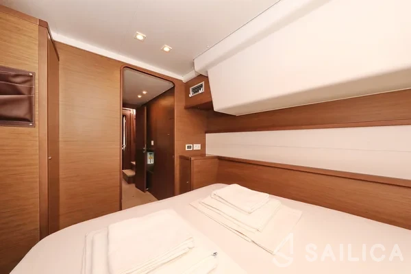 Lagoon 450  Flybridge - Yacht Charter Sailica
