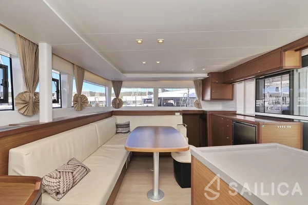 Lagoon 450  Flybridge - Yacht Charter Sailica