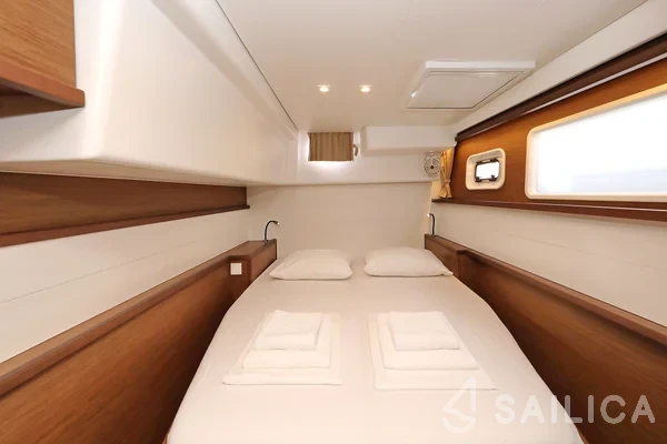 Lagoon 450  Flybridge - Yacht Charter Sailica