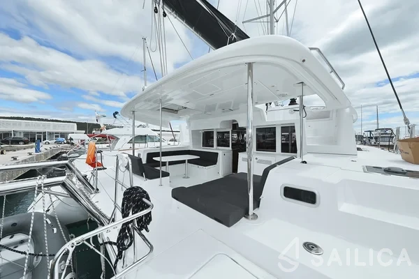 Lagoon 450  Flybridge - Yacht Charter Sailica