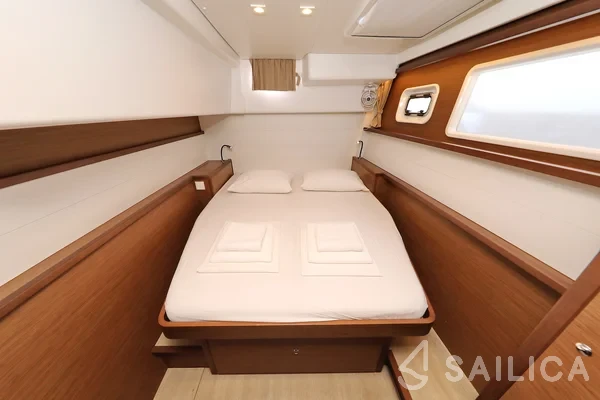 Lagoon 450  Flybridge - Yacht Charter Sailica