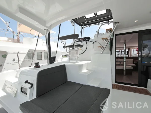 Lagoon 42 - Yacht Charter Sailica