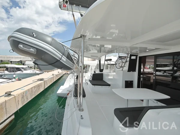 Lagoon 42 - Yacht Charter Sailica