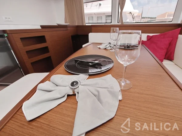 Lagoon 42 - Yacht Charter Sailica