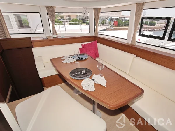 Lagoon 42 - Yacht Charter Sailica