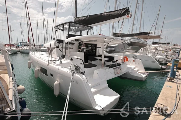Lagoon 42 - Yacht Charter Sailica