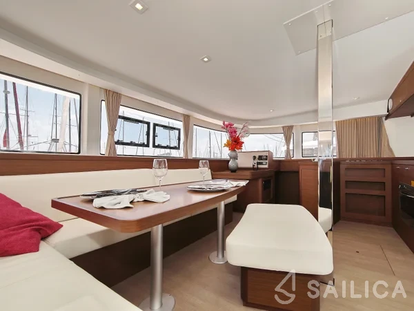 Lagoon 42 - Yacht Charter Sailica