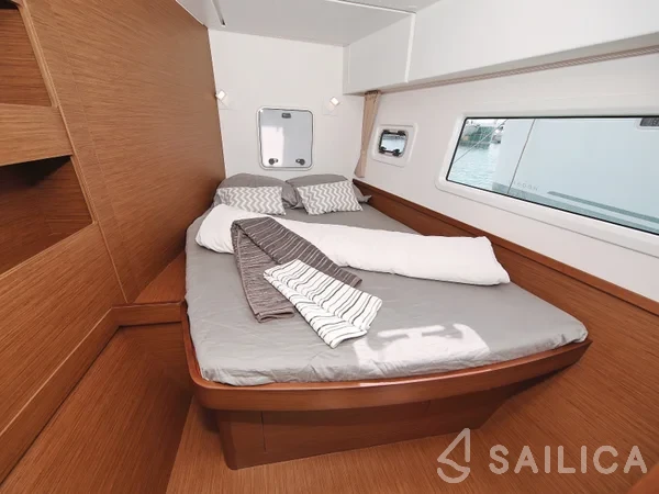 Lagoon 42 - Yacht Charter Sailica