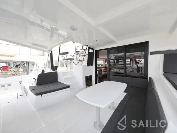 Lagoon 42 - Yacht Charter Sailica