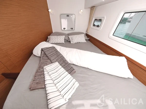 Lagoon 42 - Yacht Charter Sailica