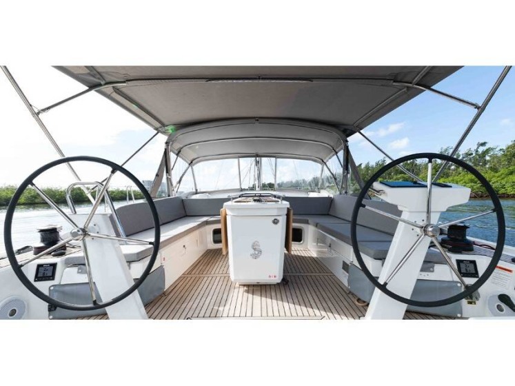 Oceanis 51.1 - Yacht Charter Sailica