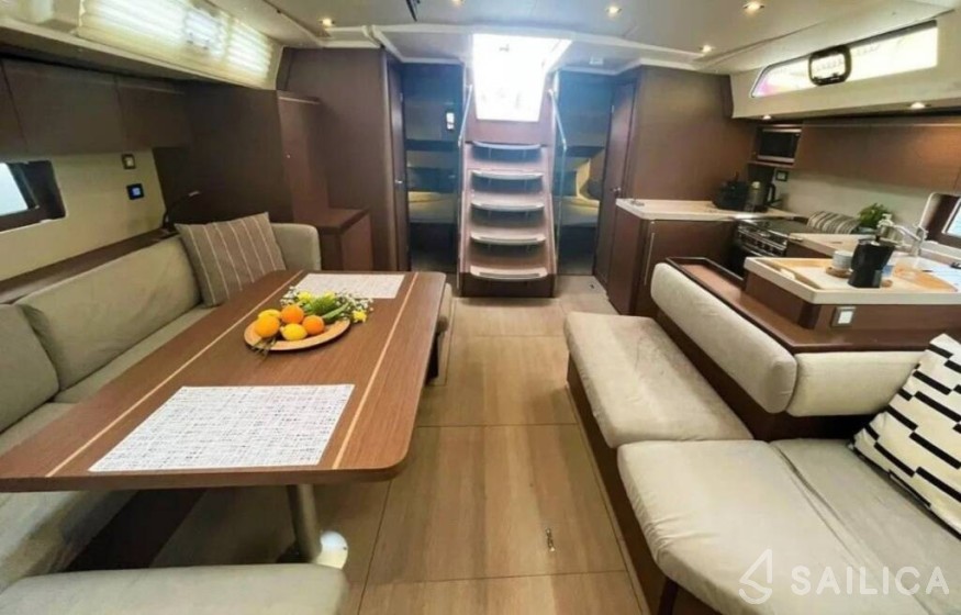 Oceanis 51.1 - Yacht Charter Sailica