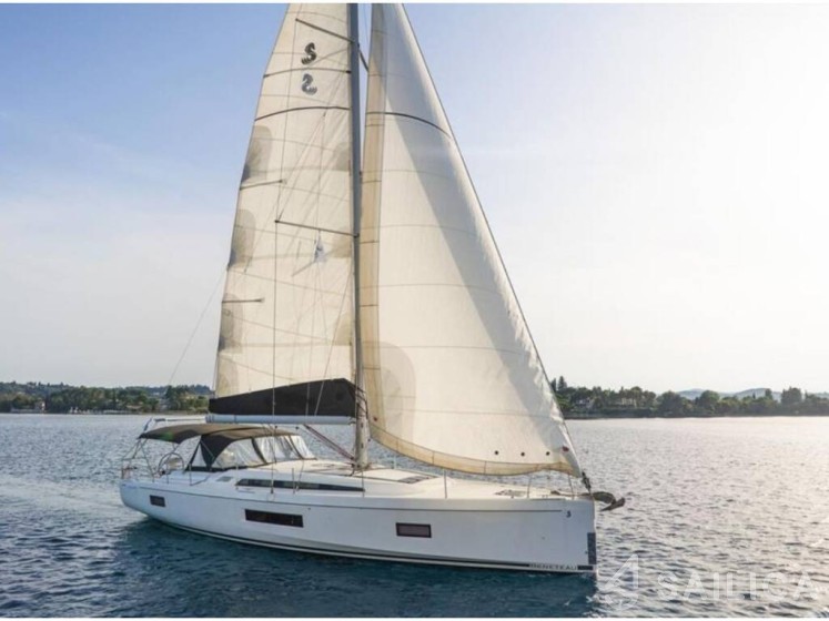 Oceanis 51.1 - Yacht Charter Sailica