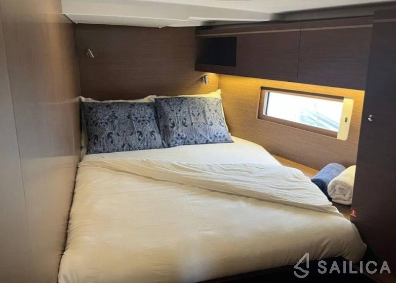 Oceanis 51.1 - Yacht Charter Sailica
