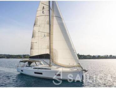 Oceanis 51.1 - Yacht Charter Sailica