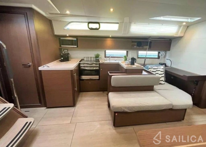 Oceanis 51.1 - Yacht Charter Sailica