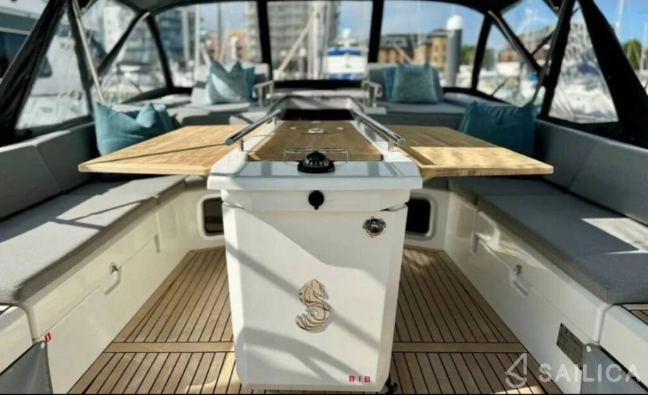 Oceanis 51.1 - Yacht Charter Sailica