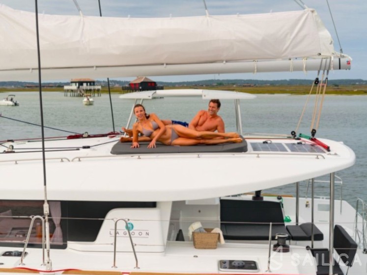 Lagoon 450 S - 4 + 2 cab. - Yacht Charter Sailica