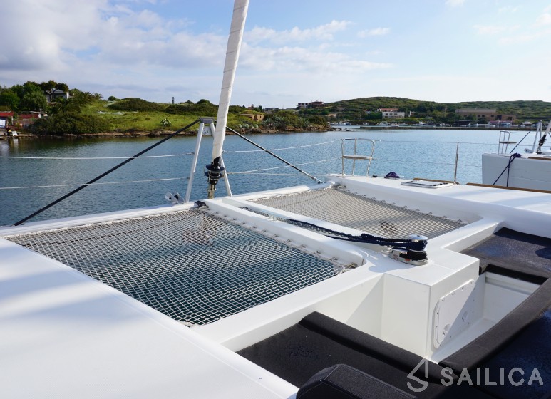 Lagoon 450 S - 4 + 2 cab. - Yacht Charter Sailica