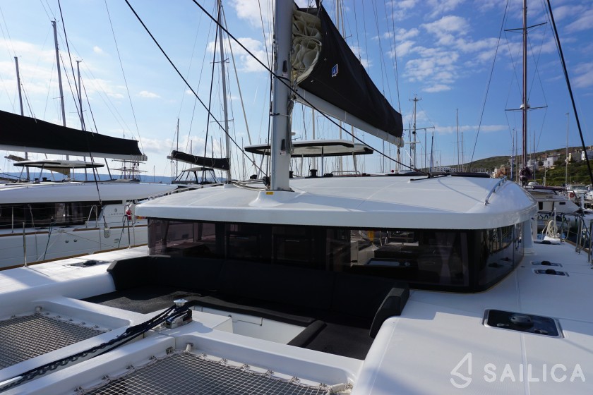 Lagoon 450 S - 4 + 2 cab. - Yacht Charter Sailica