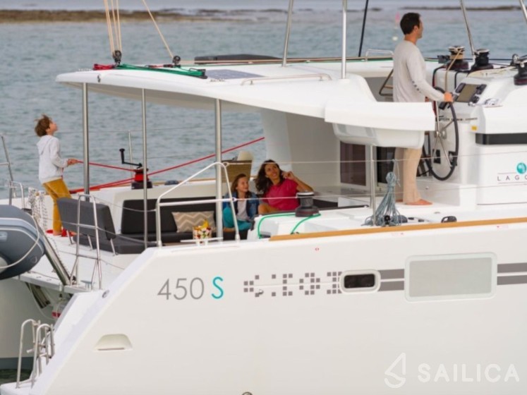 Lagoon 450 S - 4 + 2 cab. - Yacht Charter Sailica