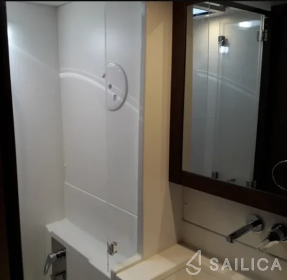 Lagoon 450  Flybridge - Yacht Charter Sailica