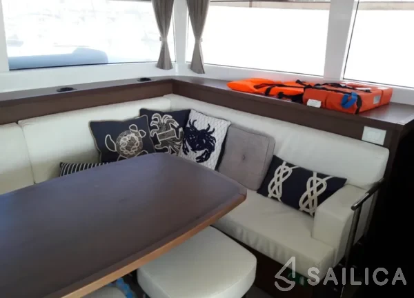 Lagoon 450  Flybridge - Yacht Charter Sailica