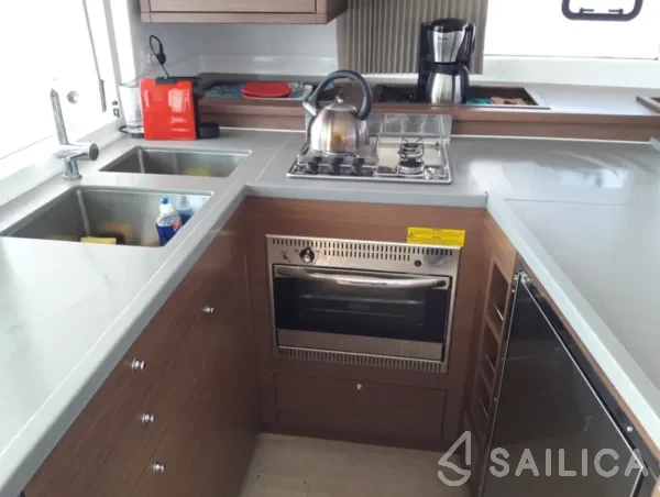Lagoon 450  Flybridge - Yacht Charter Sailica