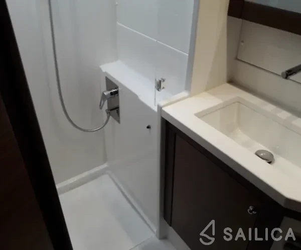 Lagoon 450  Flybridge - Yacht Charter Sailica