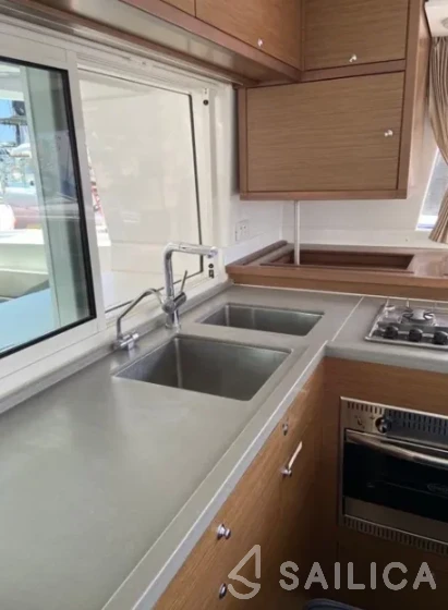 Lagoon 450  Flybridge - Yacht Charter Sailica