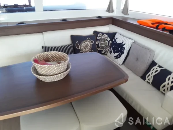 Lagoon 450  Flybridge - Yacht Charter Sailica