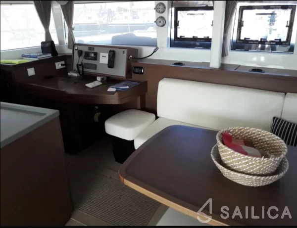 Lagoon 450  Flybridge - Yacht Charter Sailica