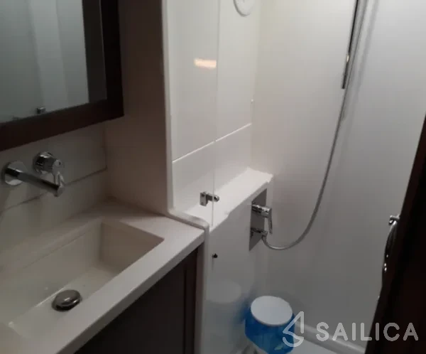 Lagoon 450  Flybridge - Yacht Charter Sailica