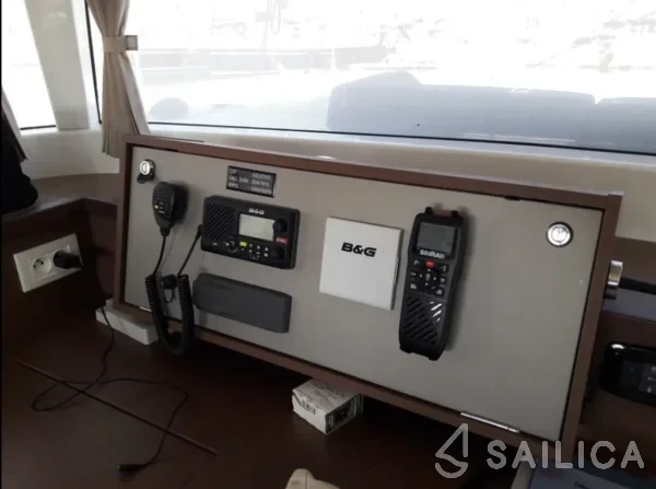 Lagoon 450  Flybridge - Yacht Charter Sailica