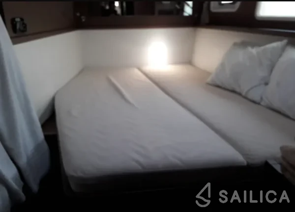 Lagoon 450  Flybridge - Yacht Charter Sailica