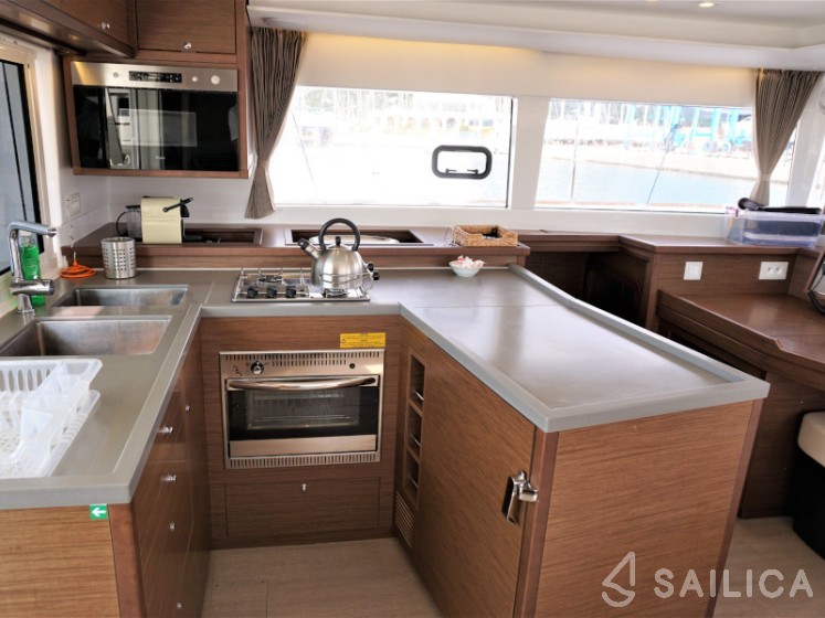 Lagoon 450 S - 4 + 2 cab. - Yacht Charter Sailica
