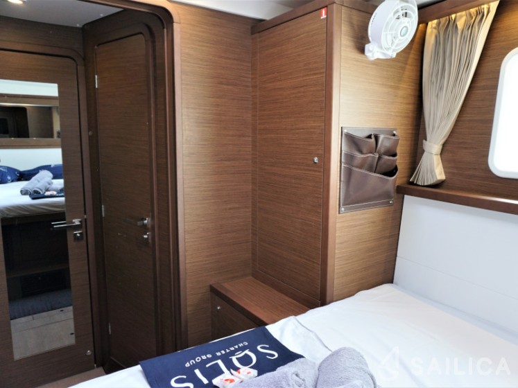 Lagoon 450 S - 4 + 2 cab. - Yacht Charter Sailica