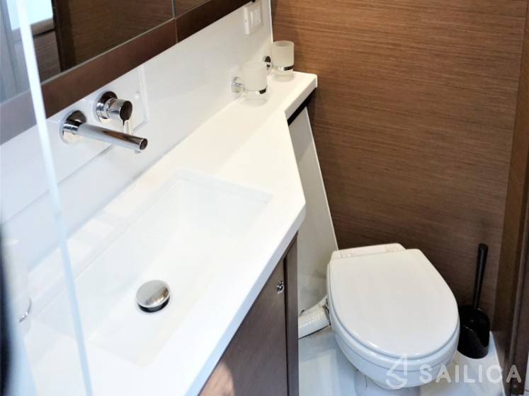 Lagoon 450 S - 4 + 2 cab. - Yacht Charter Sailica